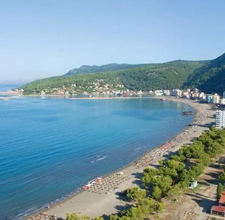 - Apartament Shëngjin
