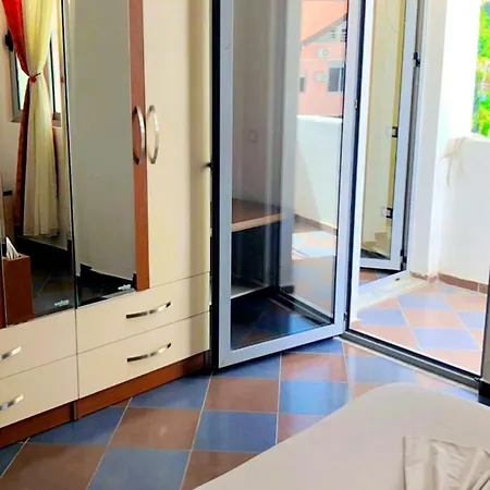 - Apartament *
